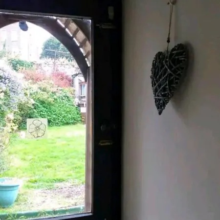 Cosy 3-bedroom Townhouse With Garden Holiday home