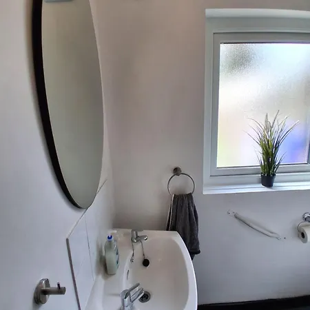 Cosy 3-bedroom Townhouse With Garden