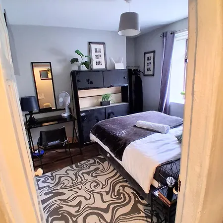 Cosy 3-bedroom Townhouse With Garden Holiday home