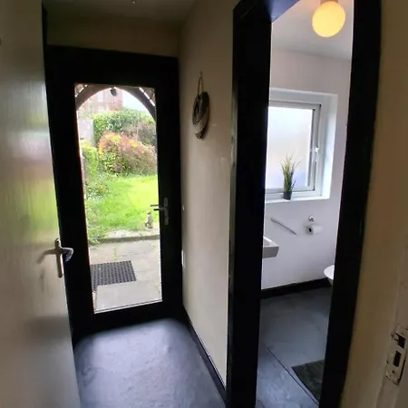 Cosy 3-bedroom Townhouse With Garden *