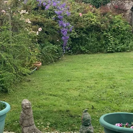 Holiday home Cosy 3-bedroom Townhouse With Garden *